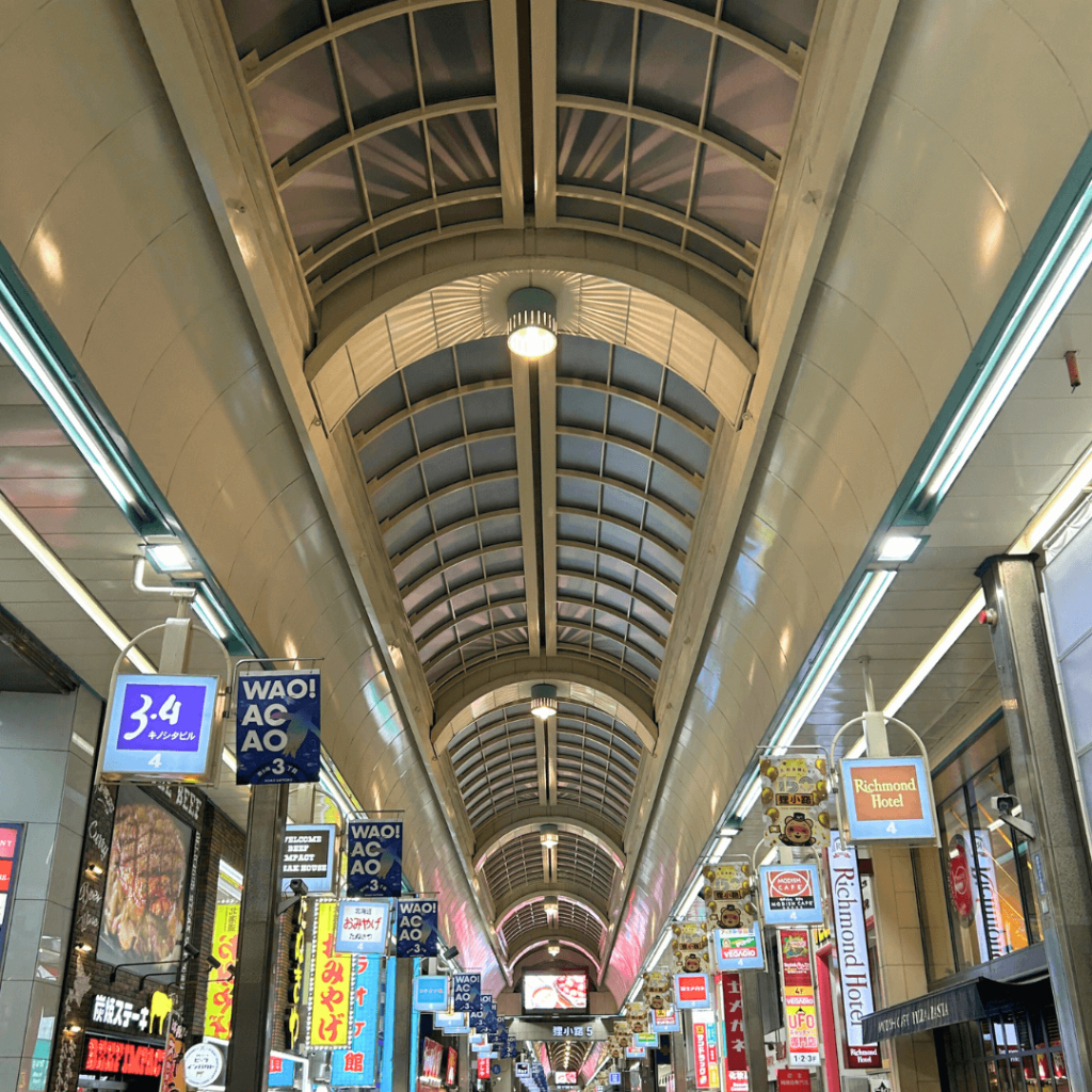 狸小路商店街のアーケード