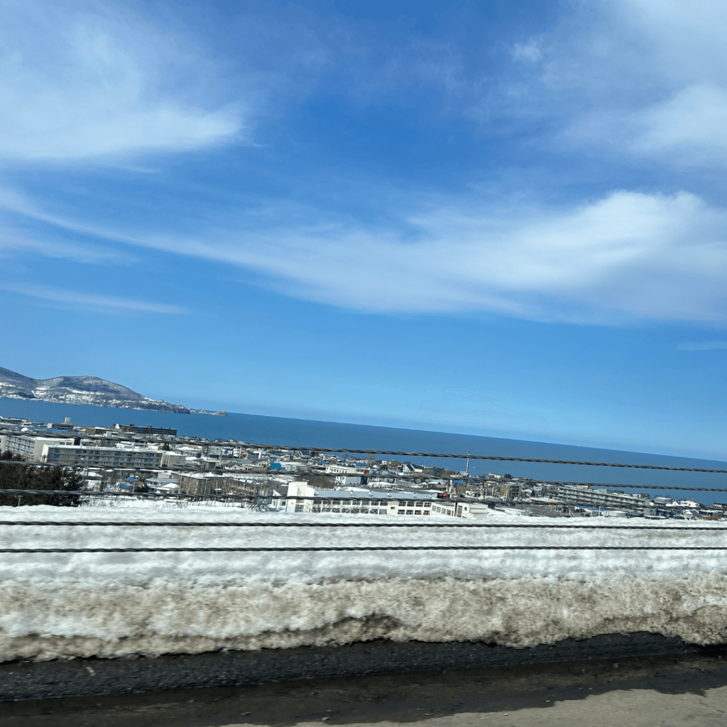 高速からの石狩湾
