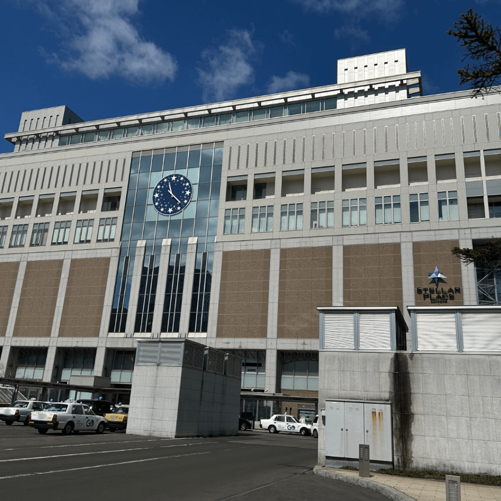 札幌駅と星の大時計