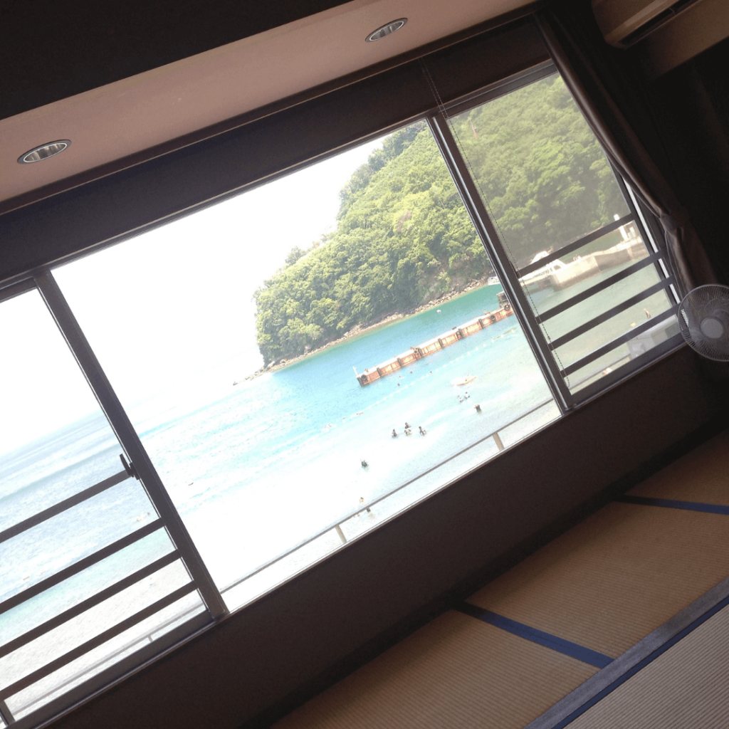 大瀬館の部屋から見た景色