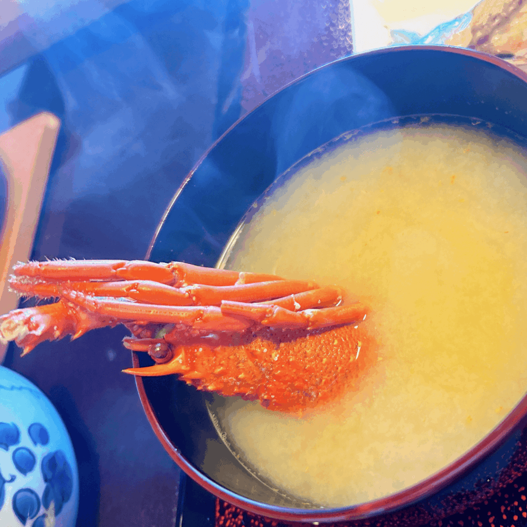 お味噌汁!昨日のお刺身の伊勢海老の頭ですかね?