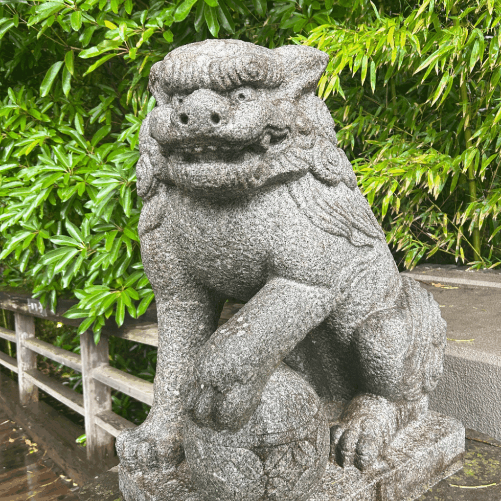 杜の屋上の狛犬さん(右)
