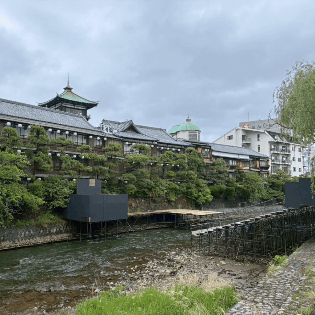 東海館と水上舞台