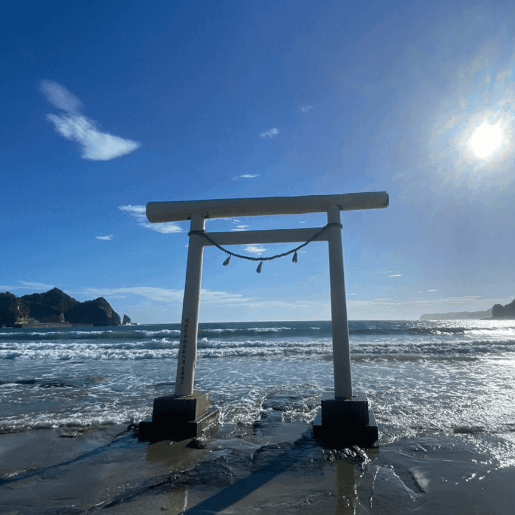 八坂神社の白い鳥居