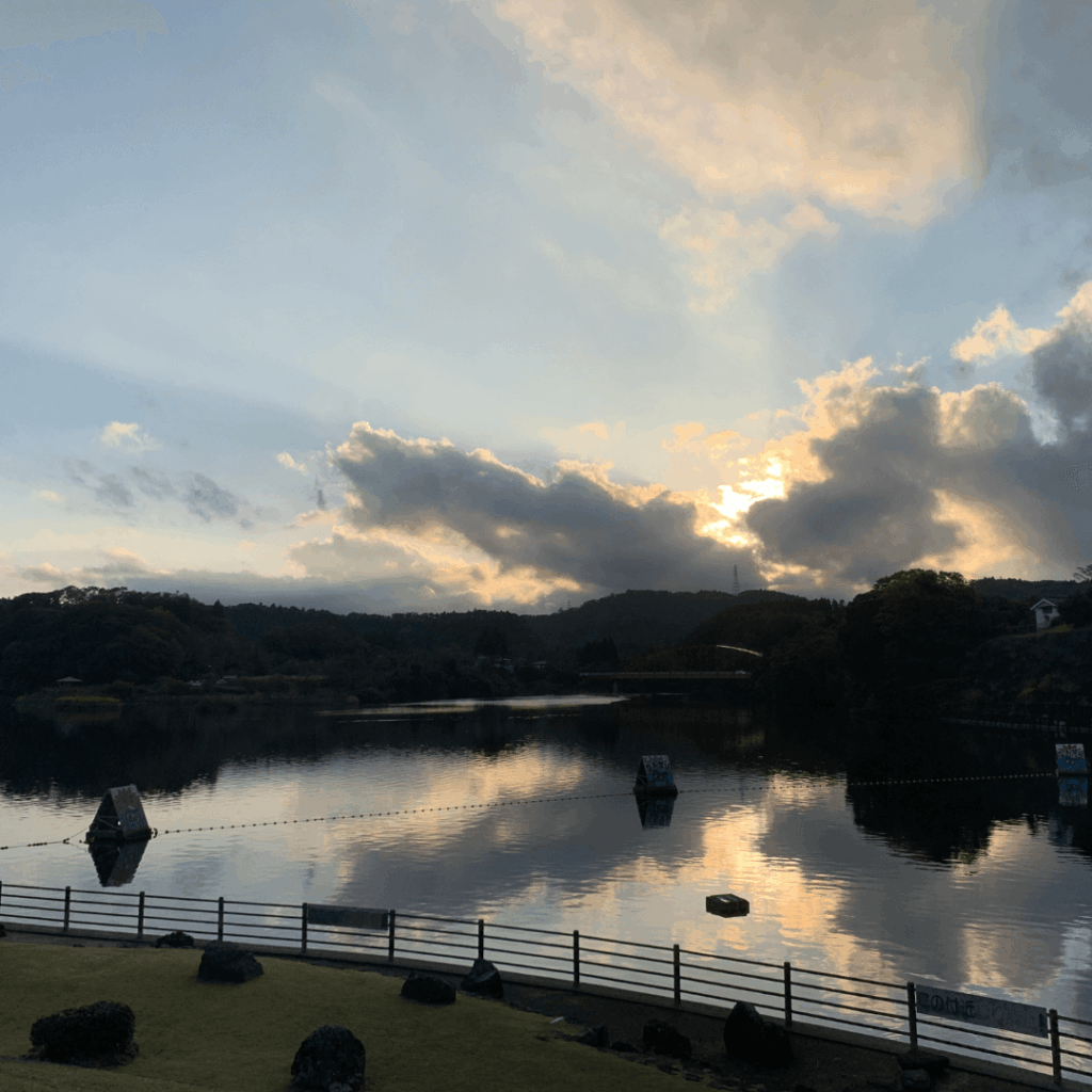 亀山湖と夕焼け