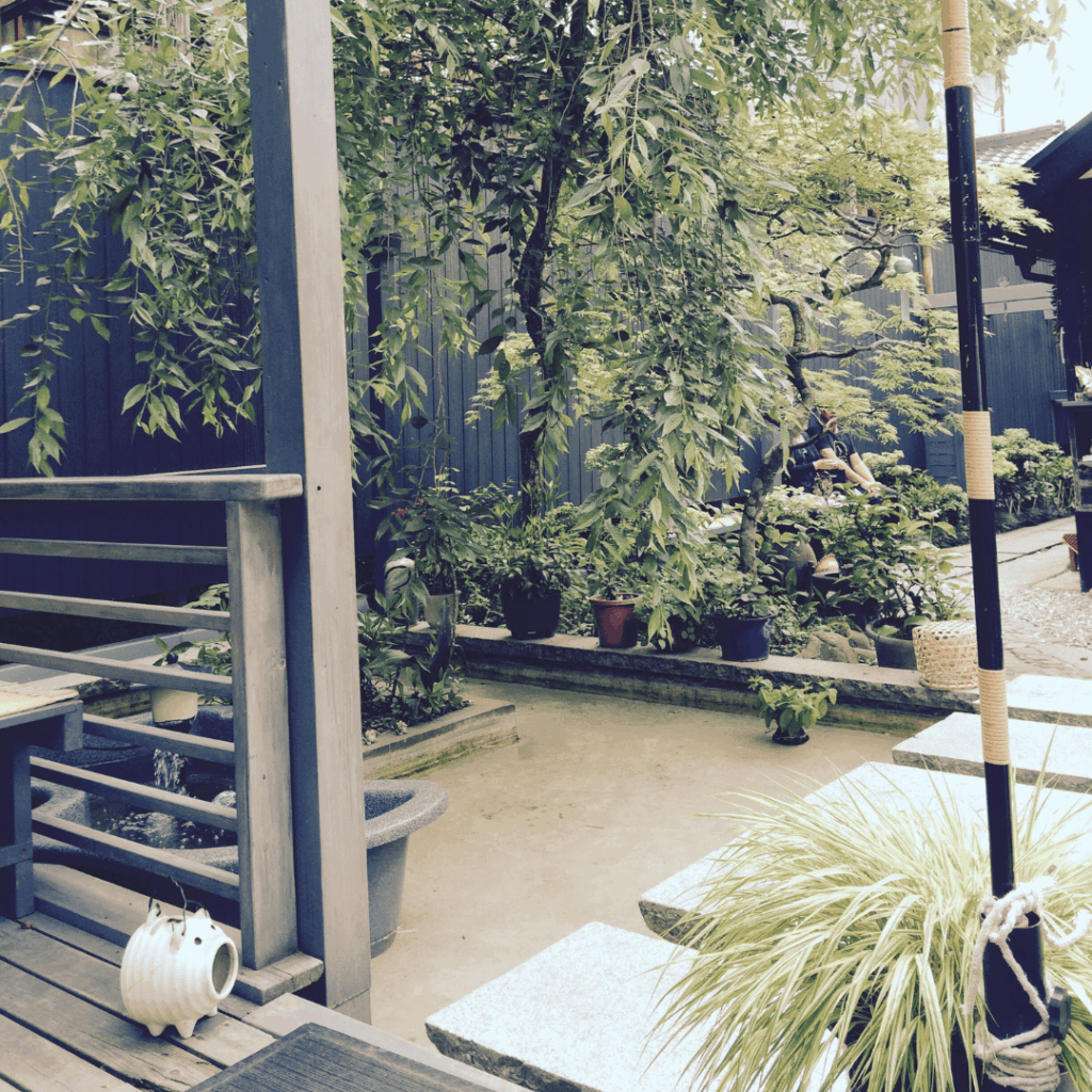 豚さん蚊取り線香とテラス