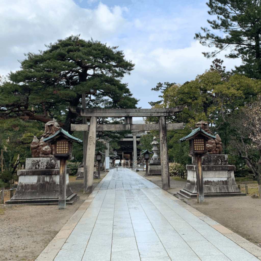 本殿へ続く参道