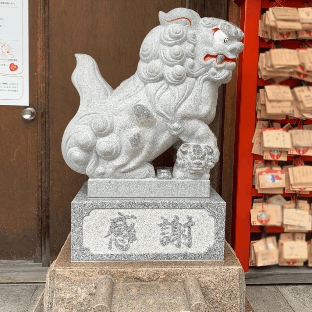 祈願の狛犬：左