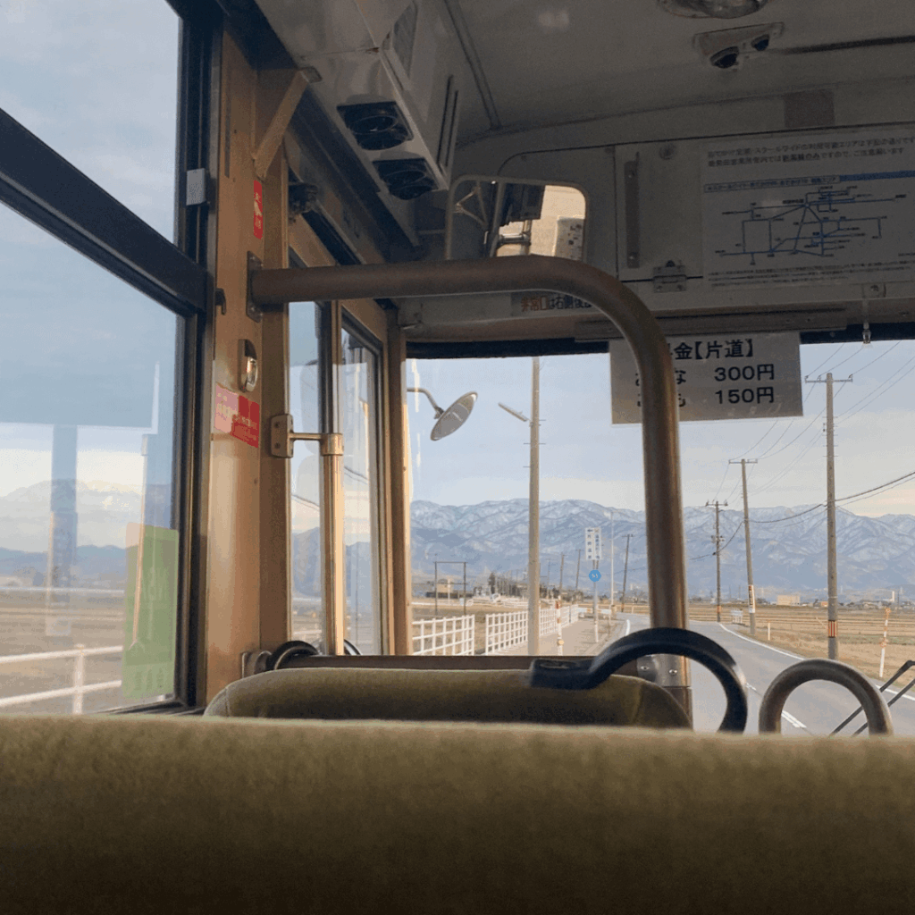 バス移動の景色も素敵!