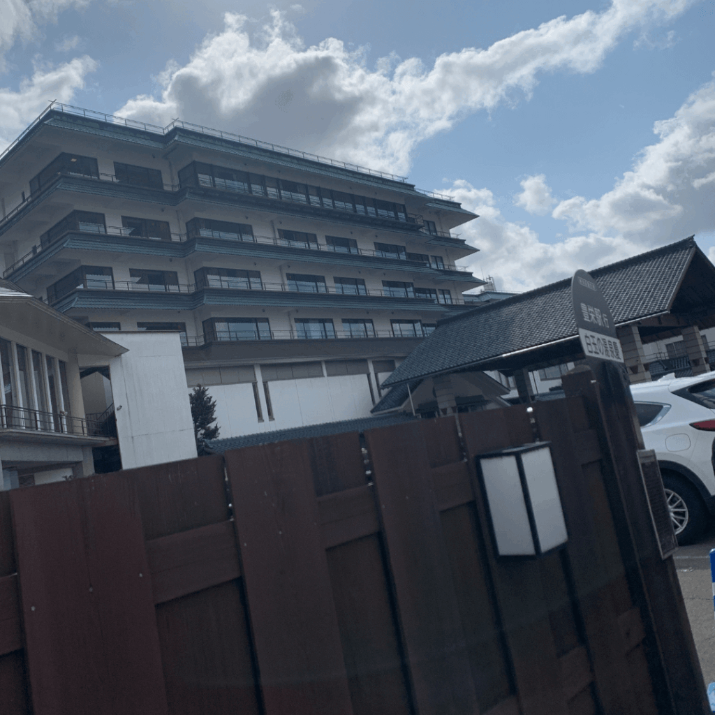 白玉の湯 泉慶のバス停前