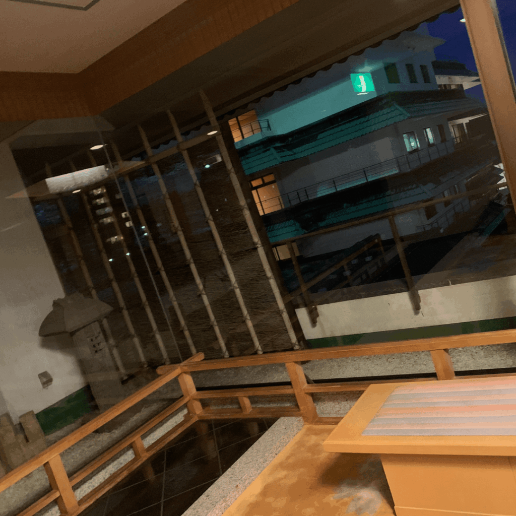 エレベーター前だったかな?