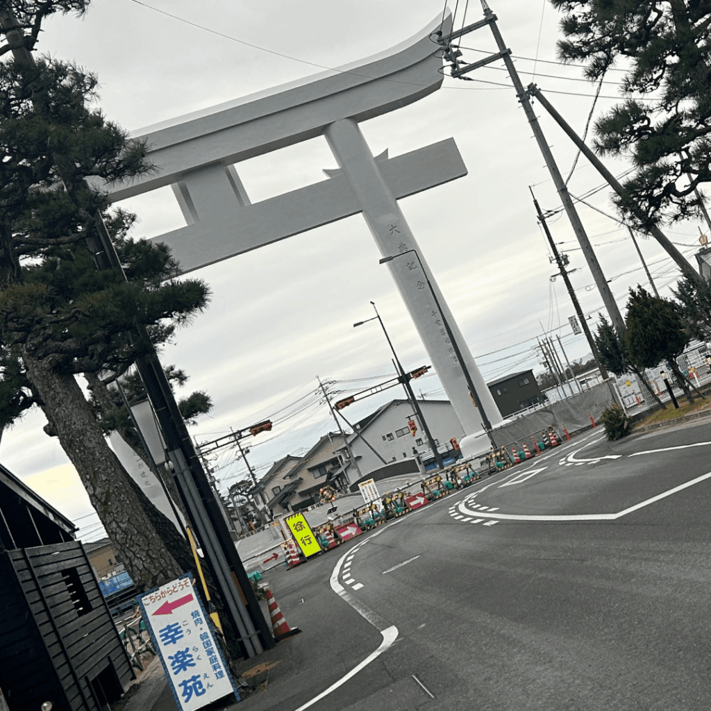 一の鳥居(宇迦橋の大鳥居)