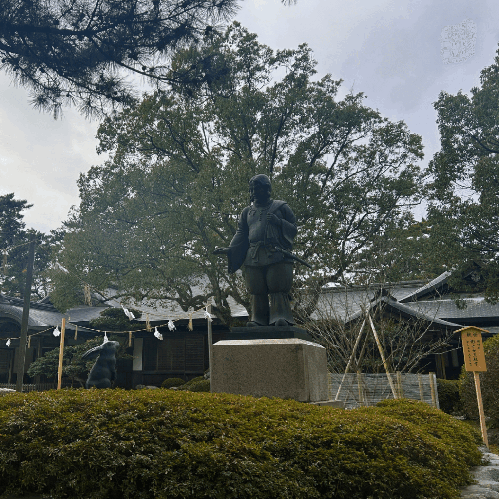 御慈愛の御神像