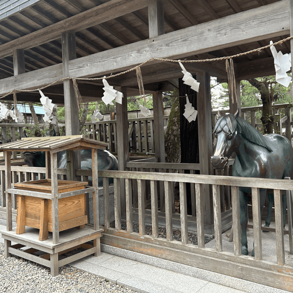 牛馬舎の神牛と神馬