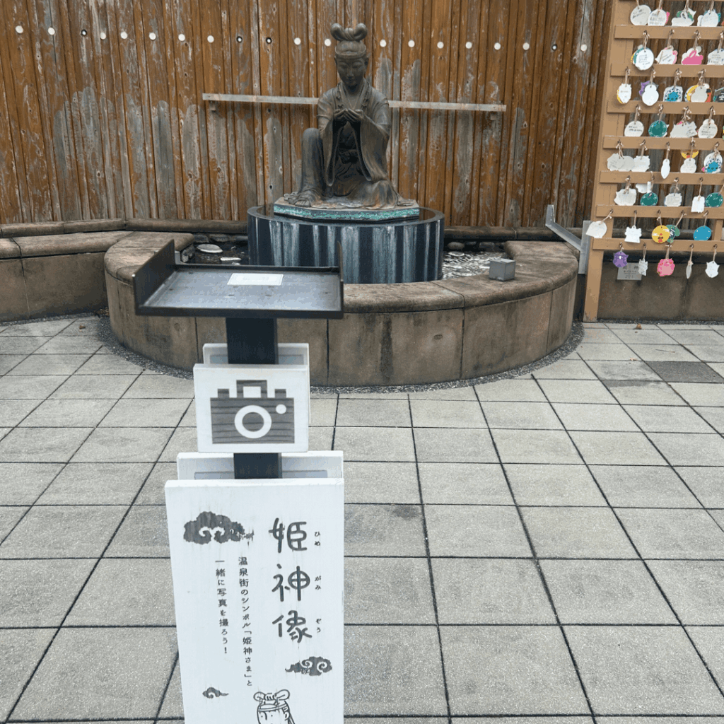 姫神像の写真スポット