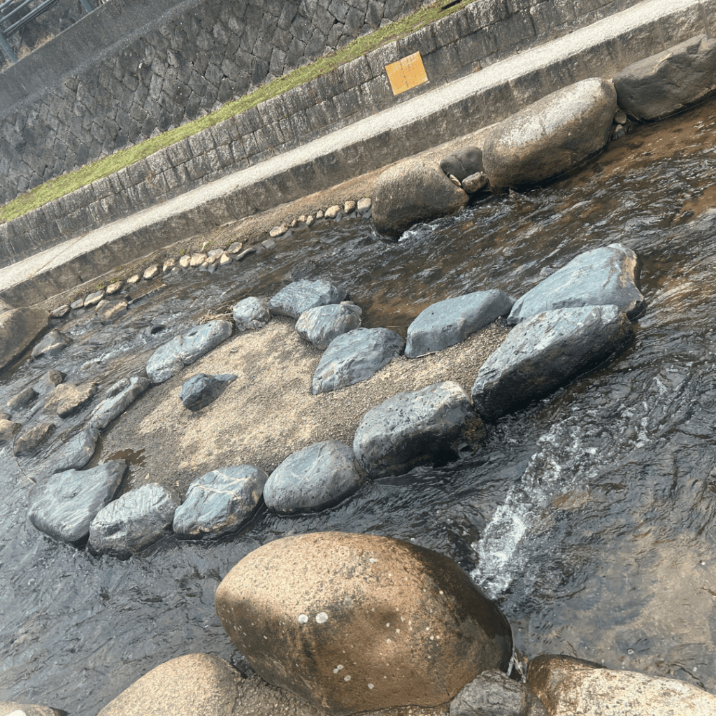 まがたまの小島