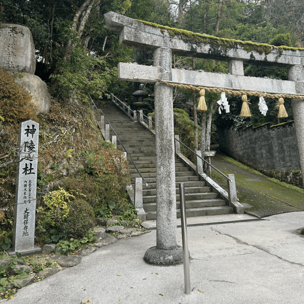 二の鳥居と階段