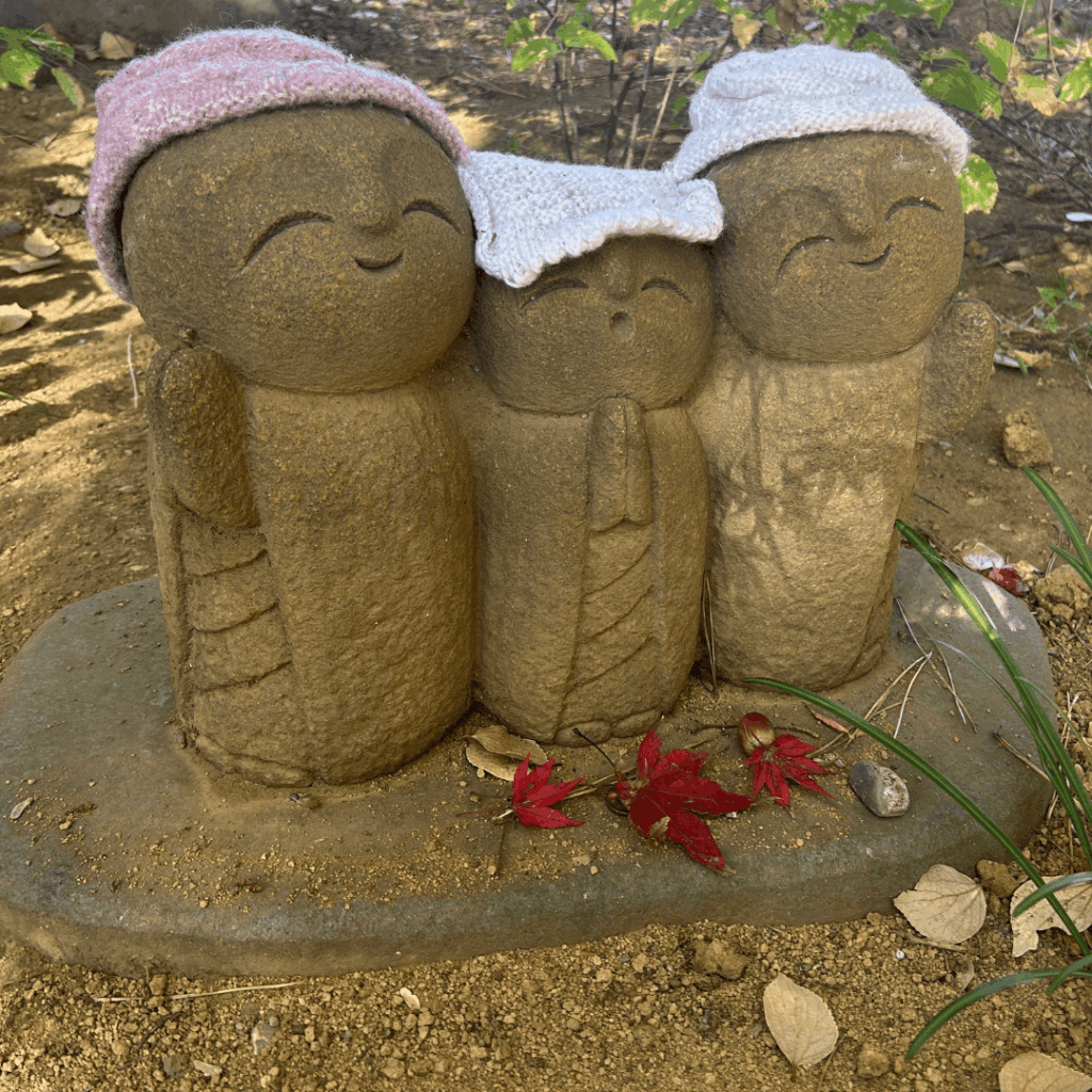 紅葉とどんぐりで秋を楽しんでますね